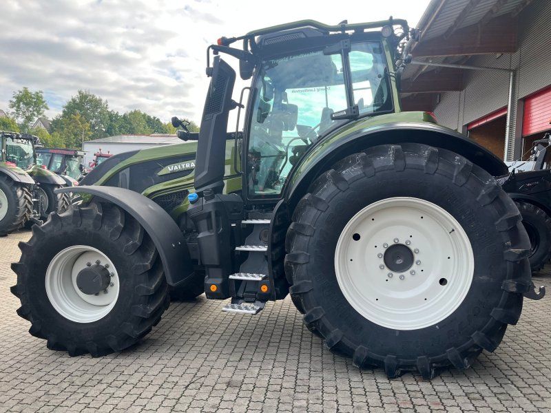 Valtra Q265 mit Rüfa und FK