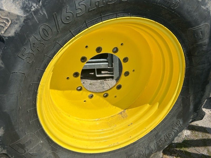 BKT 540/65R30