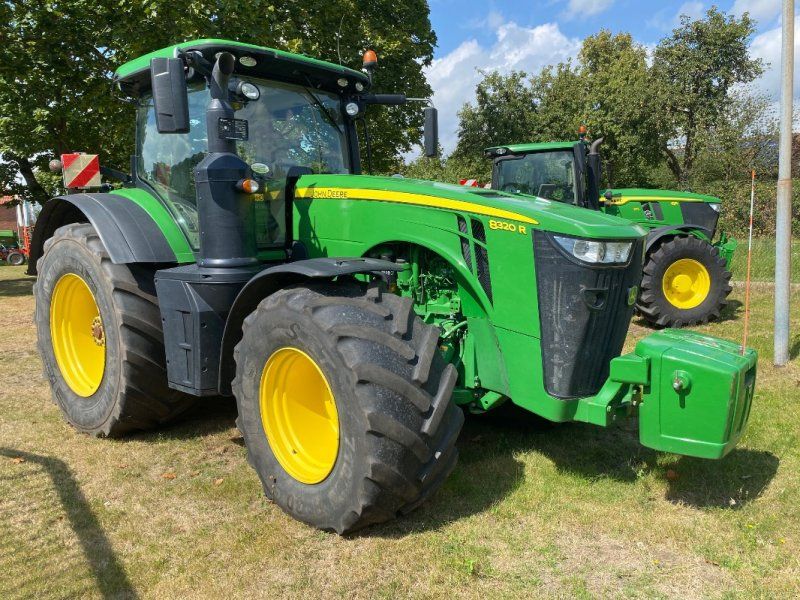 John Deere 8320R