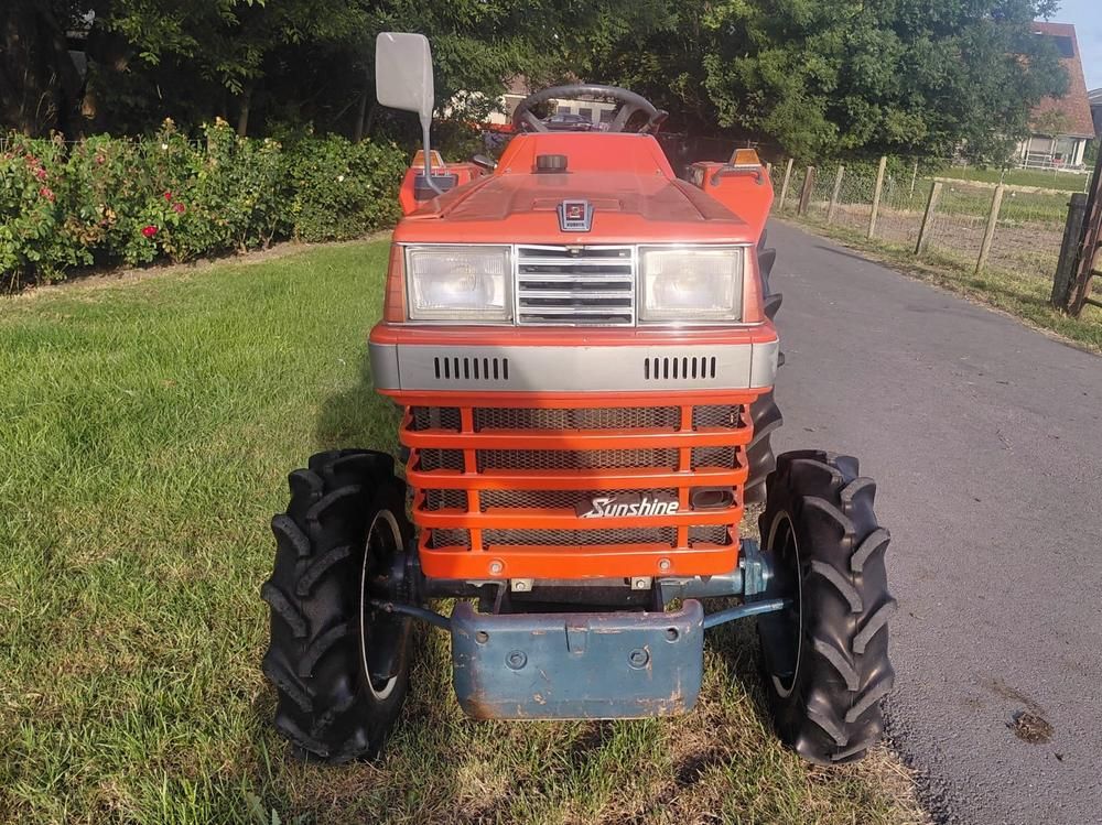 Kubota Sunshine L1-185 Four-Wheel-Drive Mini Tractor
