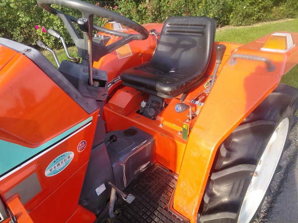 Kubota Sunshine L1-185 Four-Wheel-Drive Mini Tractor