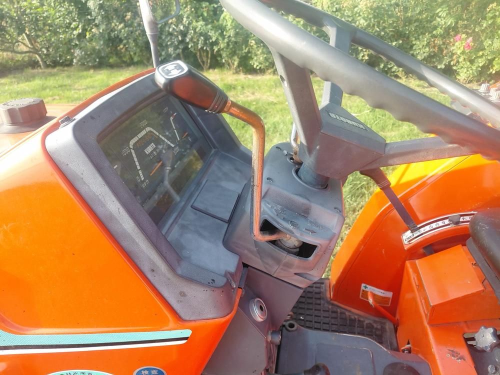 Kubota Sunshine L1-185 Four-Wheel-Drive Mini Tractor
