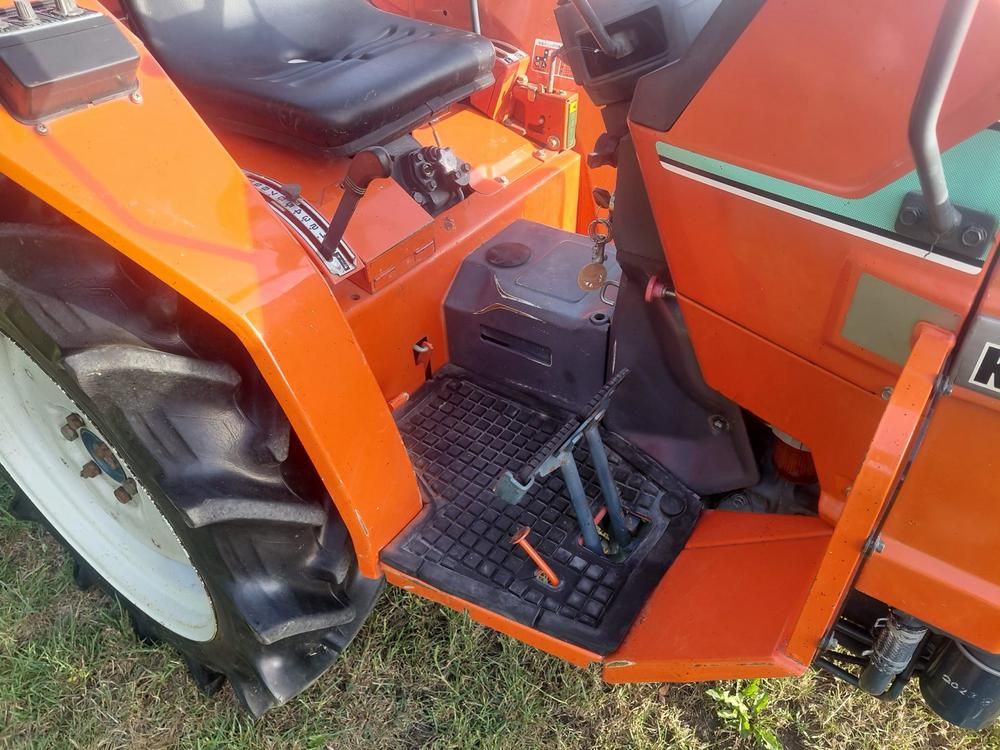 Kubota Sunshine L1-185 Four-Wheel-Drive Mini Tractor