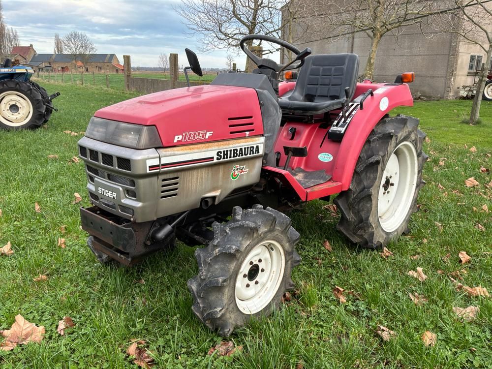 Shibaura P185F Minitraktor mit Allradantrieb