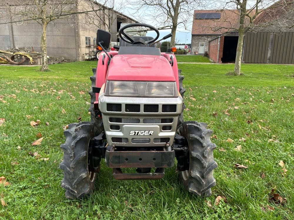 Shibaura P185F Minitraktor mit Allradantrieb