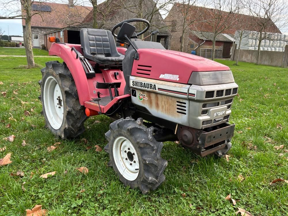 Shibaura P185F Minitraktor mit Allradantrieb