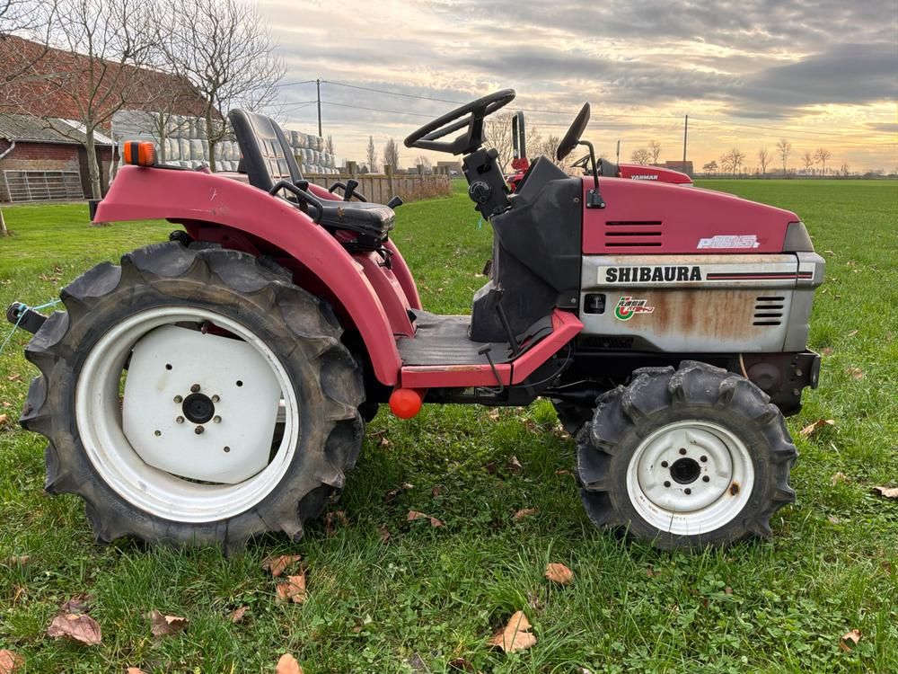 Shibaura P185F Minitraktor mit Allradantrieb