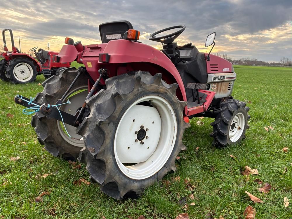 Shibaura P185F Minitraktor mit Allradantrieb