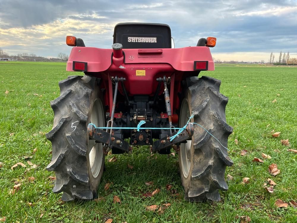 Shibaura P185F Minitraktor mit Allradantrieb