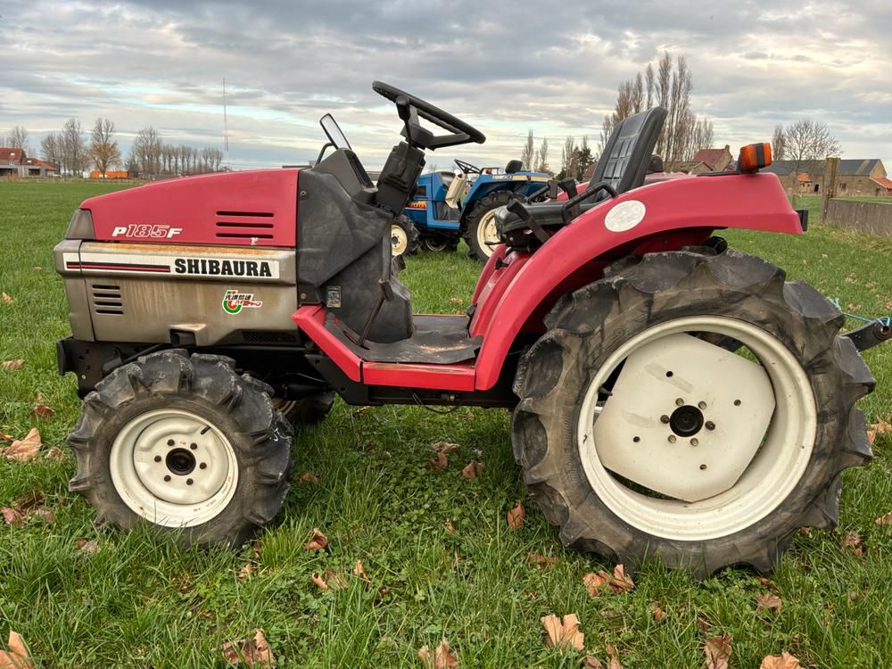 Shibaura P185F Minitraktor mit Allradantrieb