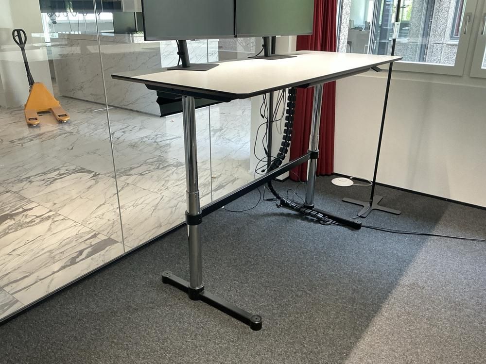2023 USM Haller Kitos M Height-adjustable desk