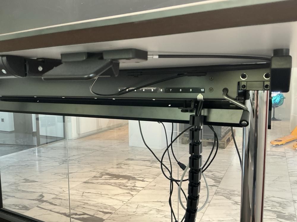 2023 USM Haller Kitos M Height-adjustable desk