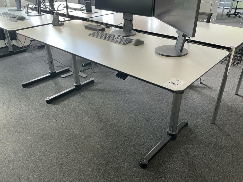 2022 USM Haller Kitos M Height-adjustable desk