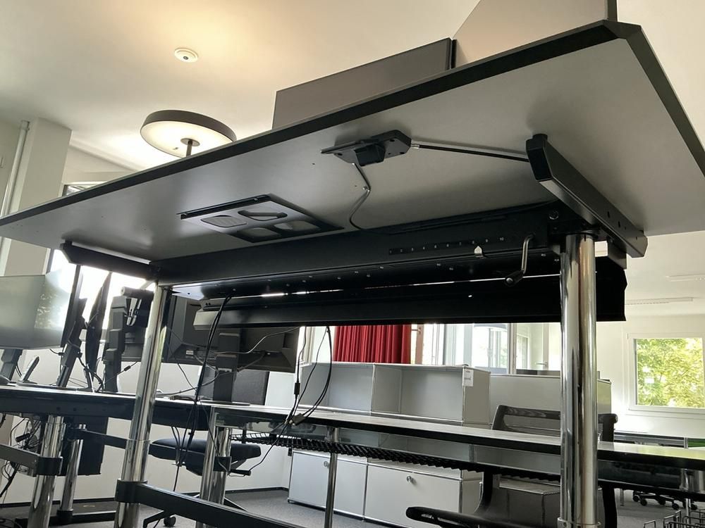 2022 USM Haller Kitos M Height-adjustable desk