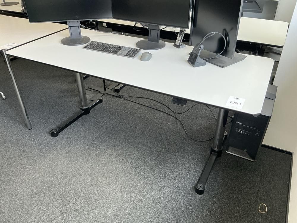 2022 USM Haller Kitos M – höhenverstellbarer Schreibtisch