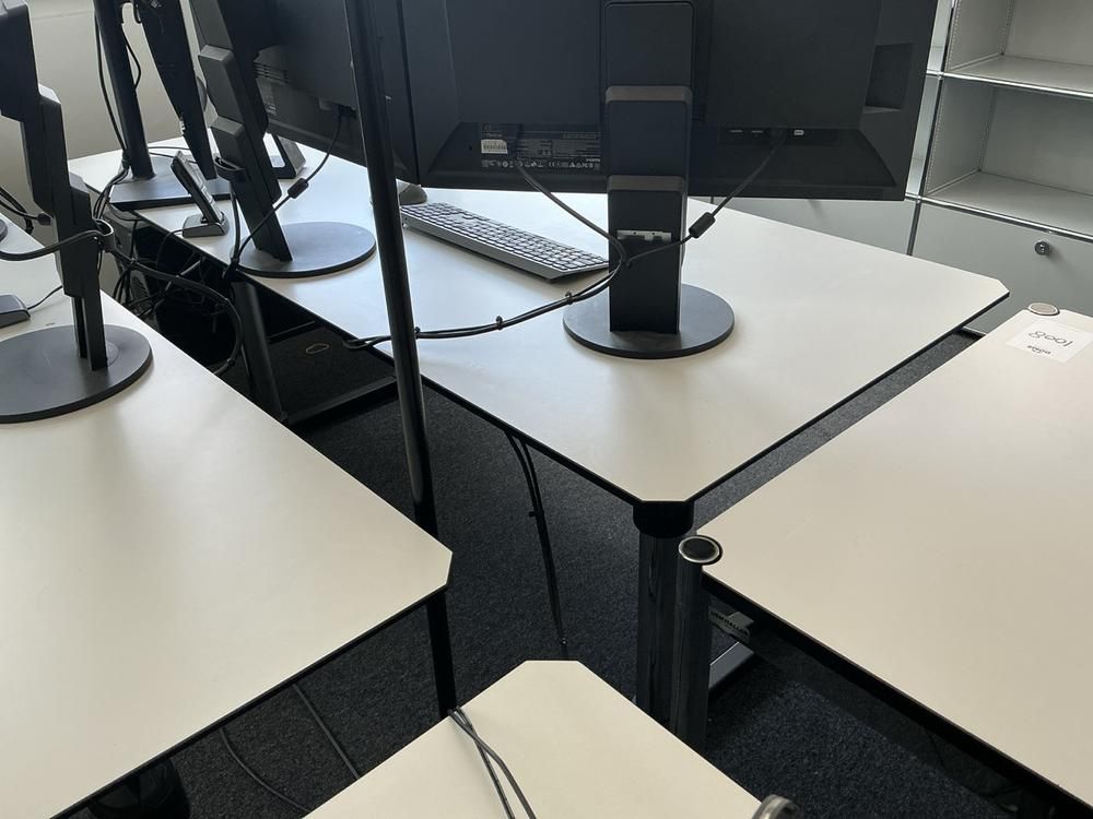 2022 USM Haller Kitos M – höhenverstellbarer Schreibtisch