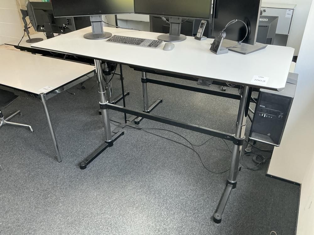 2022 USM Haller Kitos M – höhenverstellbarer Schreibtisch