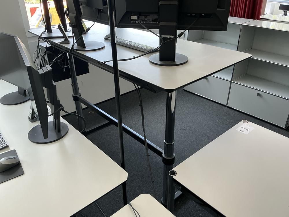 2022 USM Haller Kitos M – höhenverstellbarer Schreibtisch