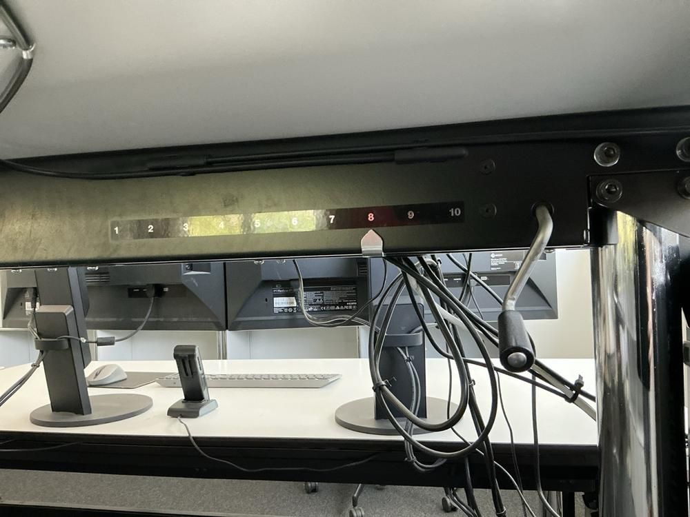 2022 USM Haller Kitos M – höhenverstellbarer Schreibtisch