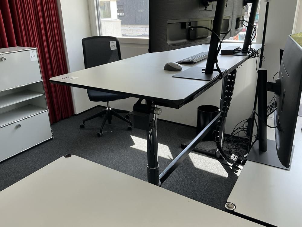 2022 USM Haller Kitos M – höhenverstellbarer Schreibtisch