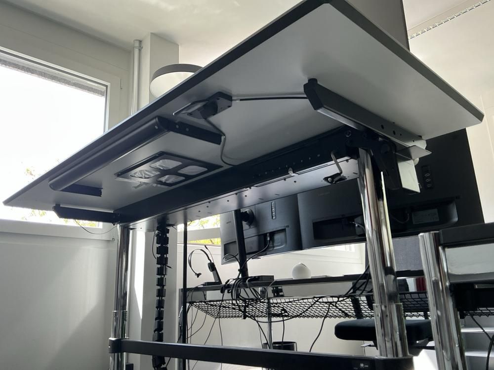 2022 USM Haller Kitos M – höhenverstellbarer Schreibtisch