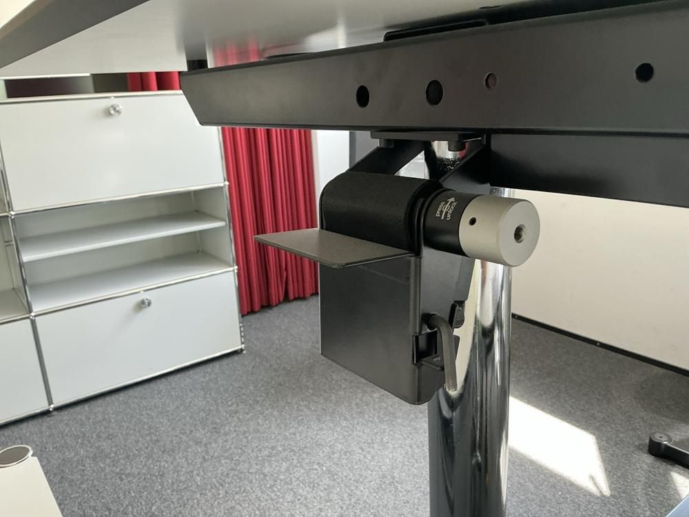 2022 USM Haller Kitos M – höhenverstellbarer Schreibtisch