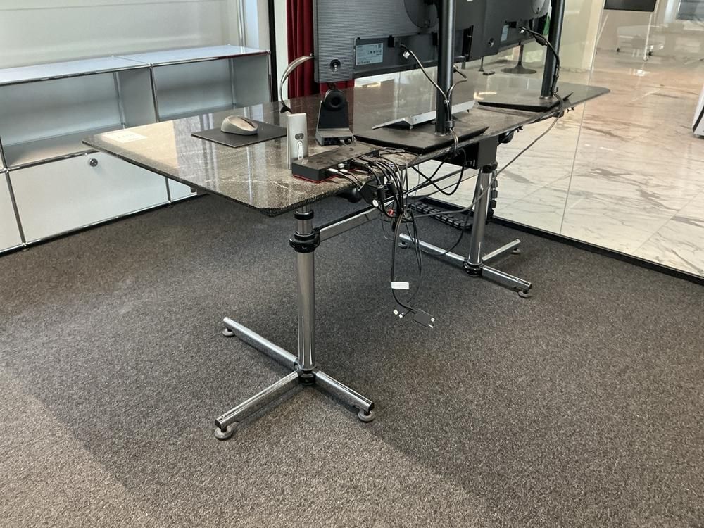 USM Haller Kitos – höhenverstellbarer Schreibtisch