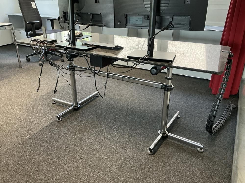 USM Haller Kitos – höhenverstellbarer Schreibtisch