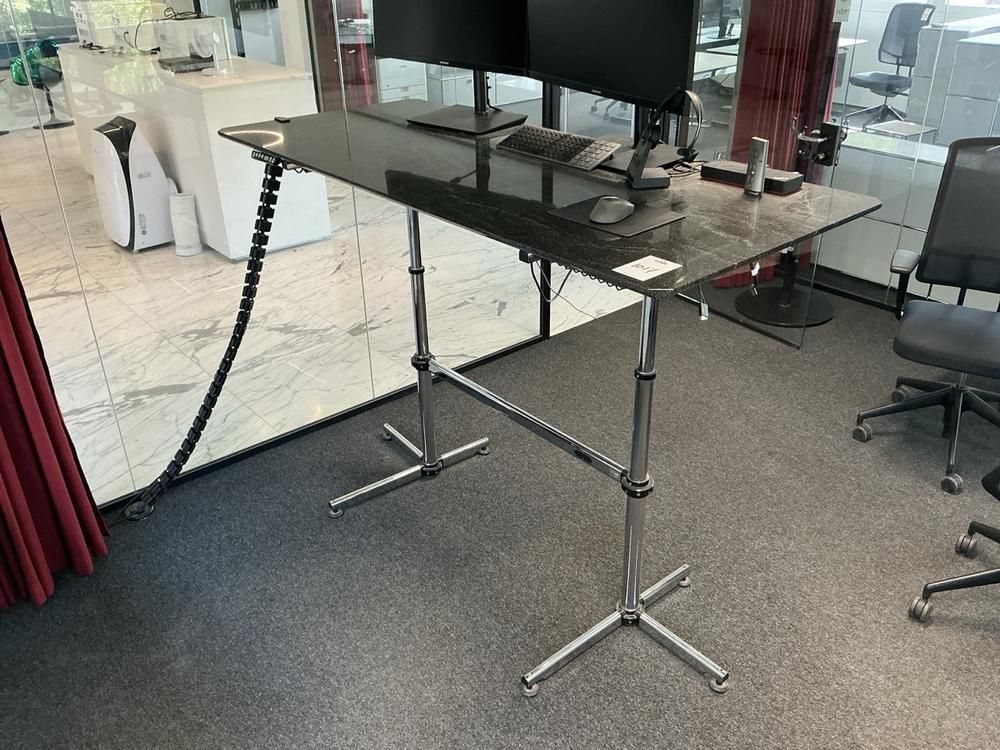 USM Haller Kitos – höhenverstellbarer Schreibtisch