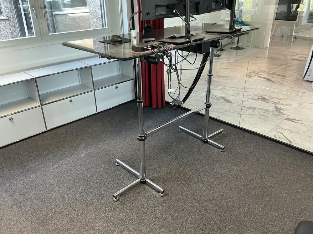 USM Haller Kitos – höhenverstellbarer Schreibtisch