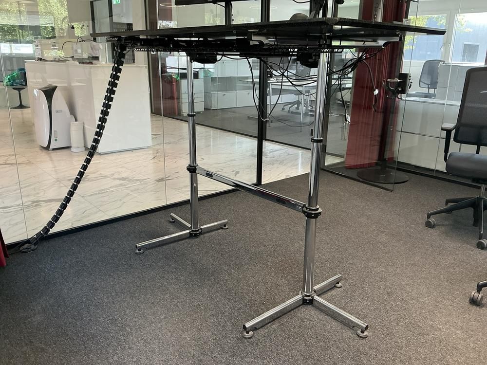 USM Haller Kitos – höhenverstellbarer Schreibtisch