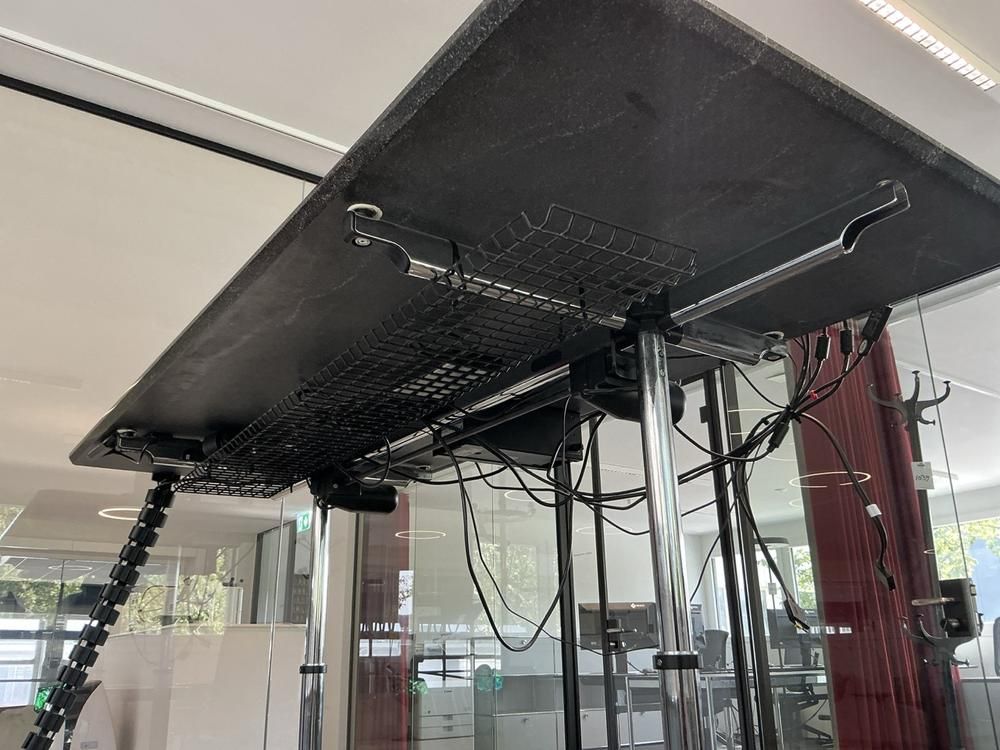 USM Haller Kitos – höhenverstellbarer Schreibtisch