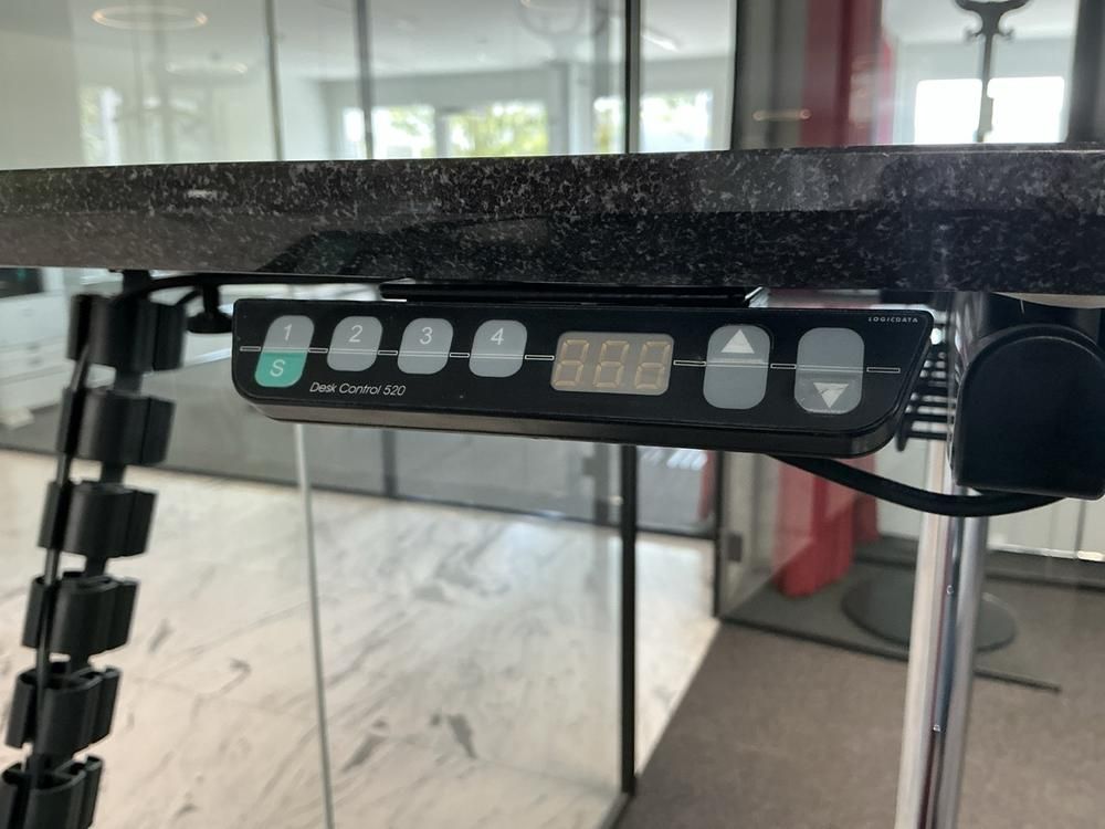USM Haller Kitos – höhenverstellbarer Schreibtisch