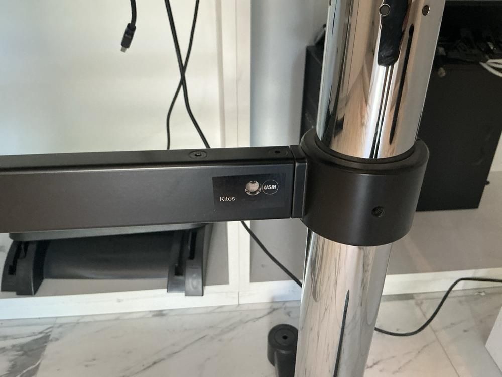 2022 USM Haller Kitos M Höhenverstellbarer Schreibtisch