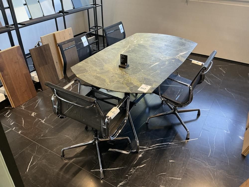Vitra-Konferenztisch