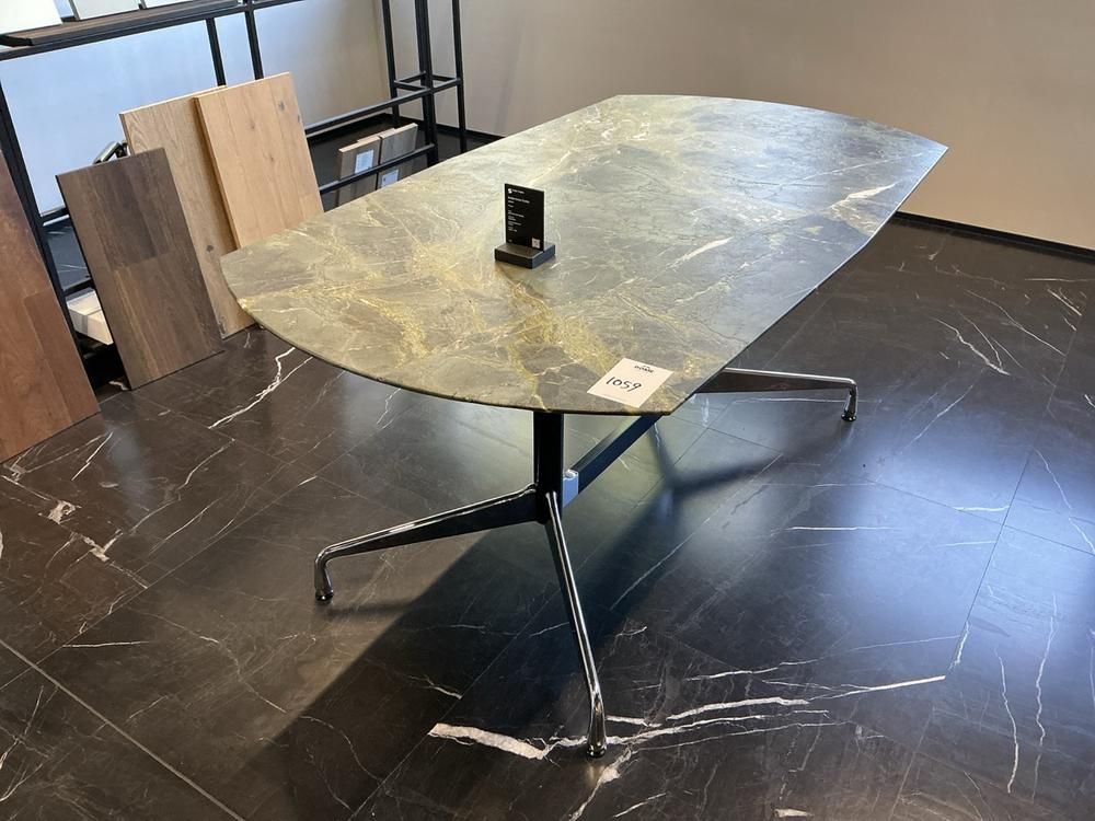 Vitra-Konferenztisch