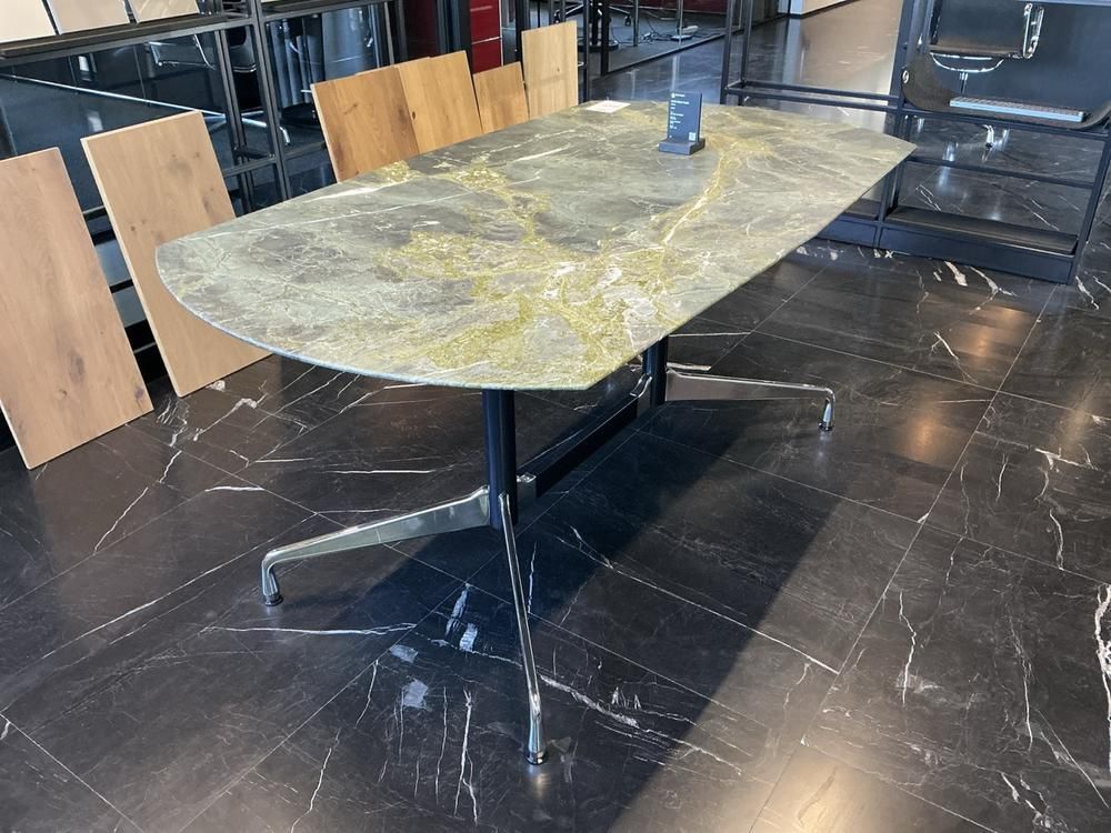 Vitra-Konferenztisch