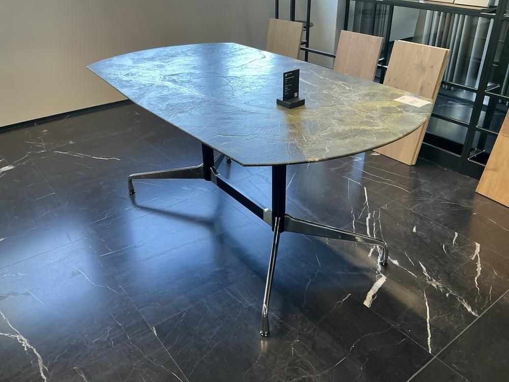 Vitra-Konferenztisch