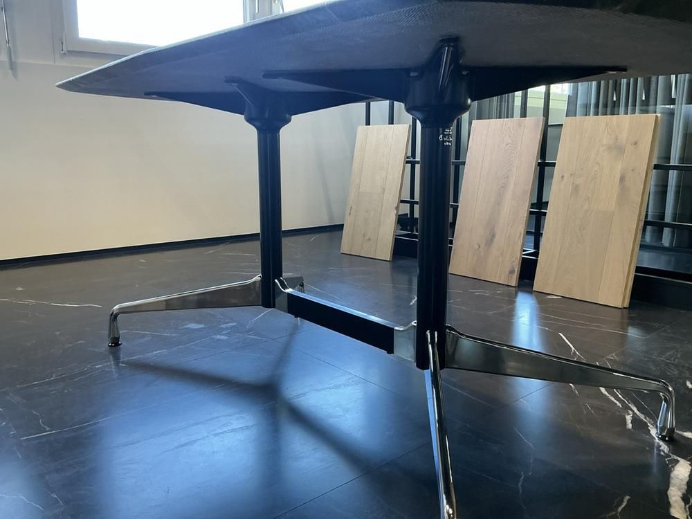 Vitra-Konferenztisch