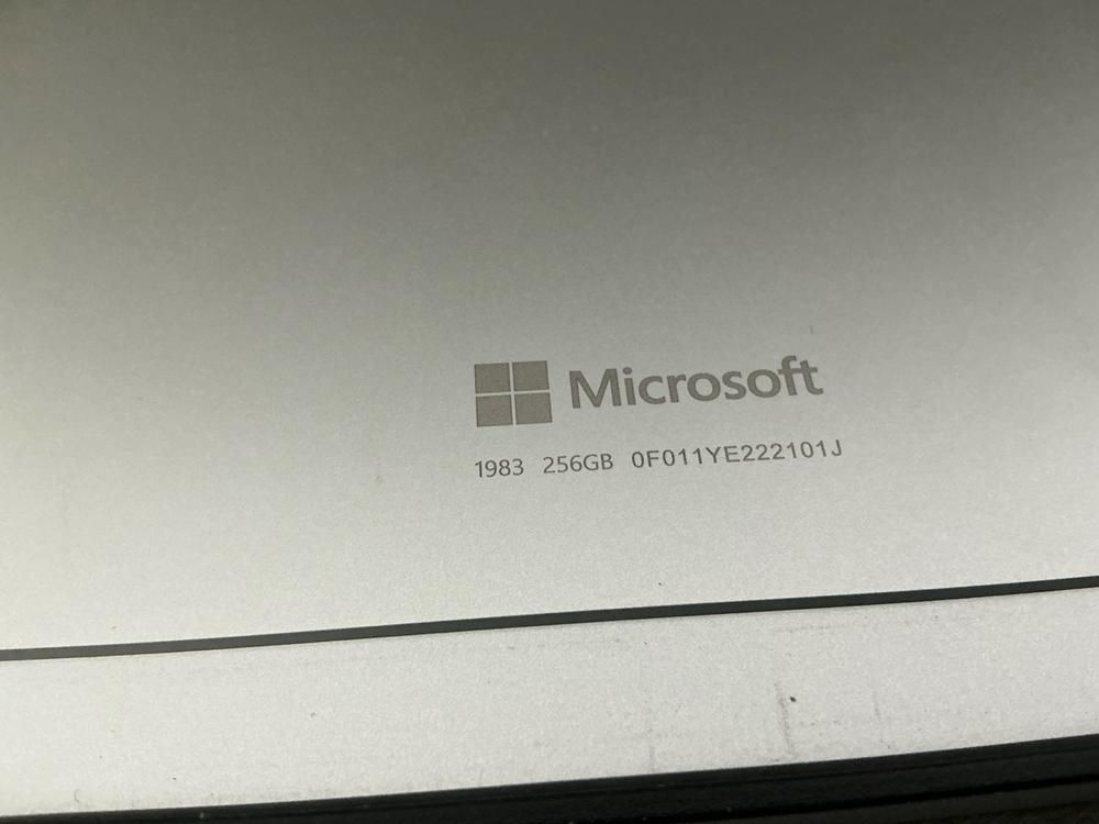 Microsoft Surface Laptop (2x)