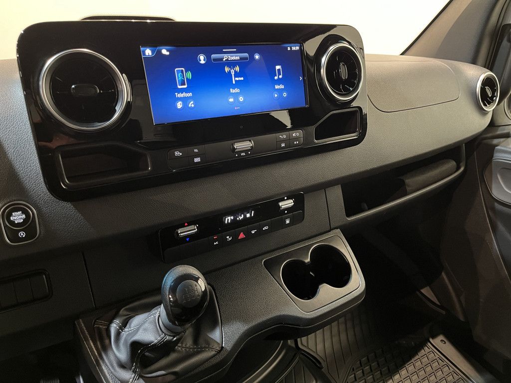 Mercedes-Benz Sprinter 317 CDI L3 RWD DC Dubbel Cabine Open Laadbak / Euro 6 / Trekhaak 3500 KG / Airco / Camera / CarPlay / Cruise Control Adap. / 6-Zits /