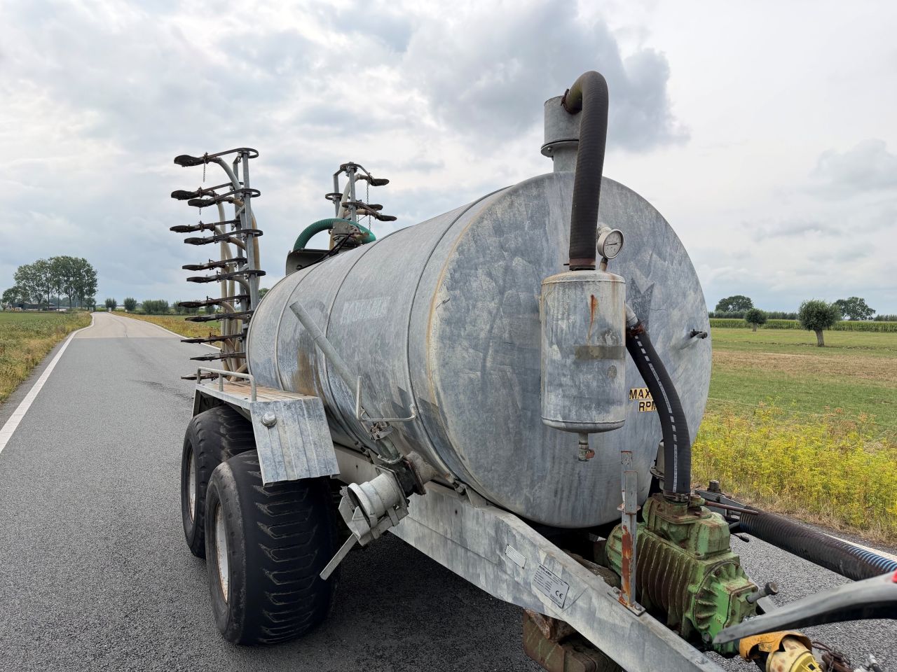 Roelama Mesttank 7000L + Bemester