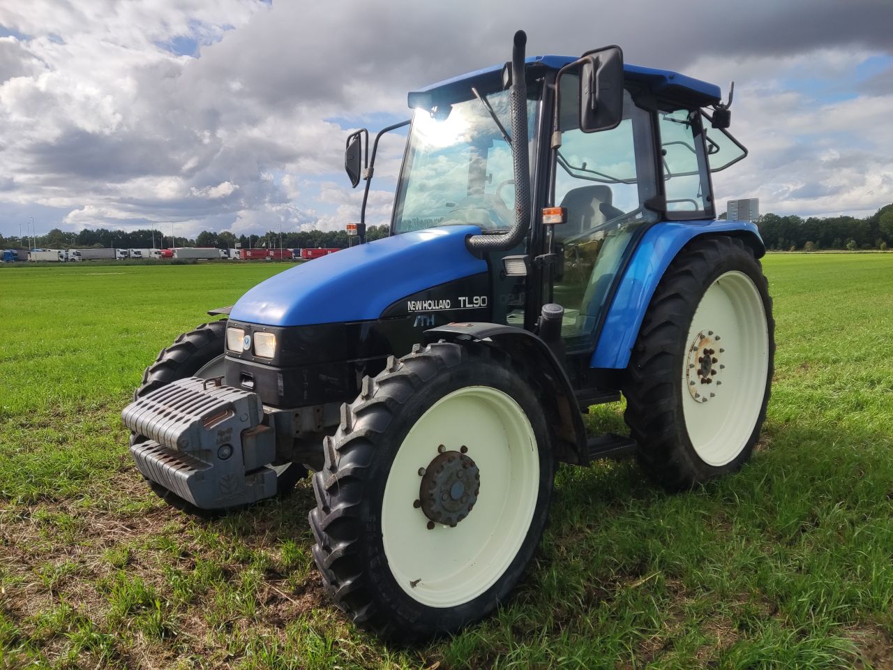 NEW HOLLAND tractor (type TL90, 90 pk, 5.768 uur, 4WD,)
