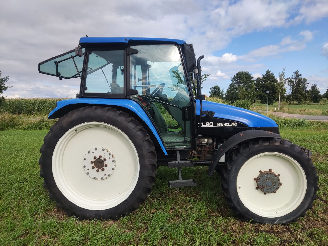 NEW HOLLAND tractor (type TL90, 90 pk, 5.768 uur, 4WD,)