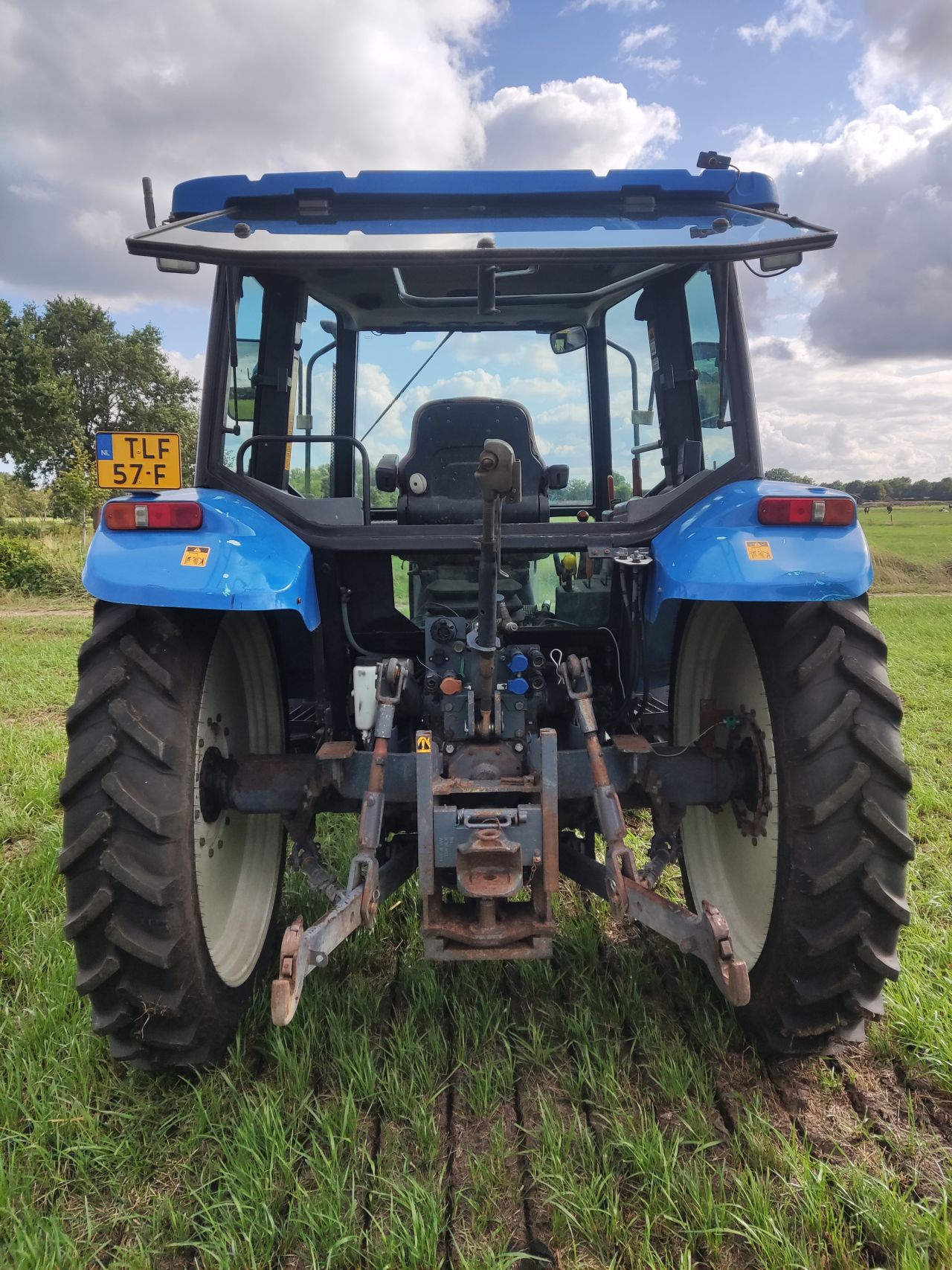 NEW HOLLAND tractor (type TL90, 90 pk, 5.768 uur, 4WD,)