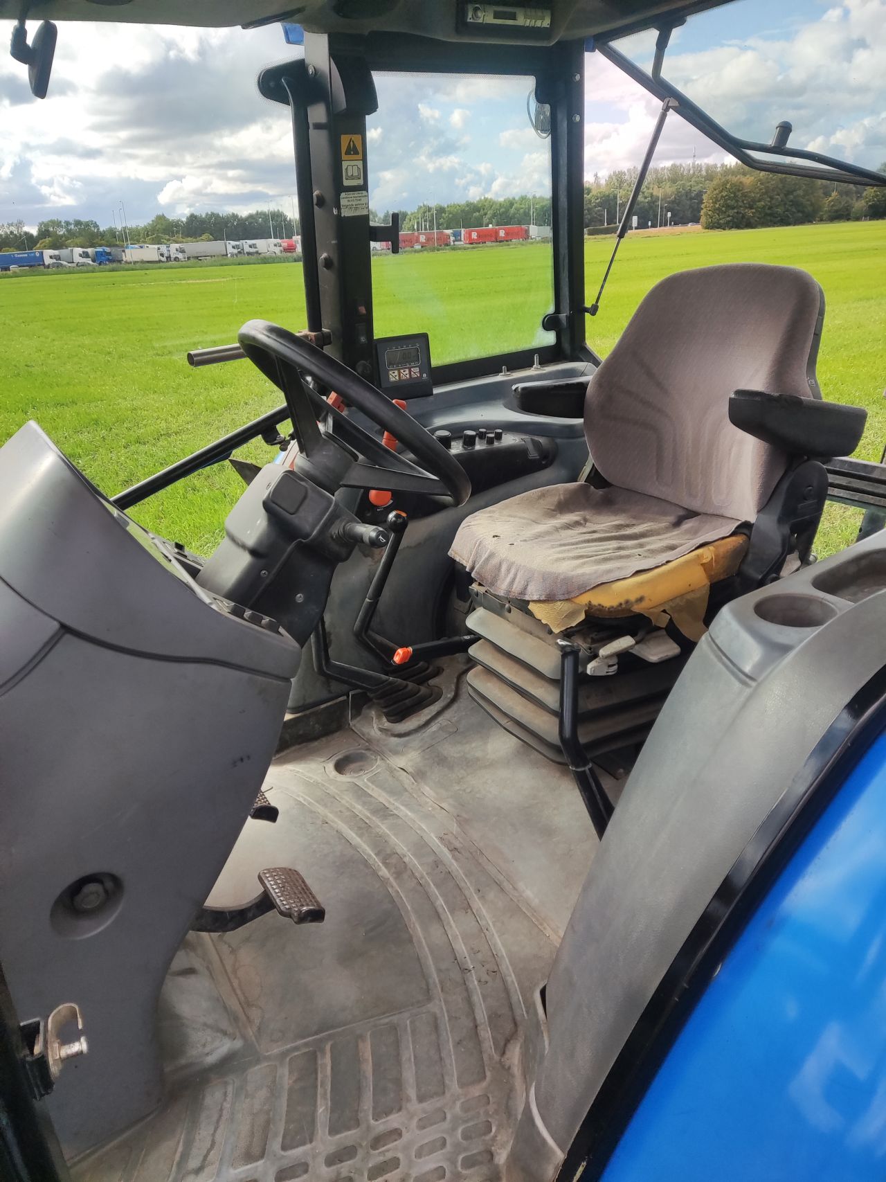 NEW HOLLAND tractor (type TL90, 90 pk, 5.768 uur, 4WD,)