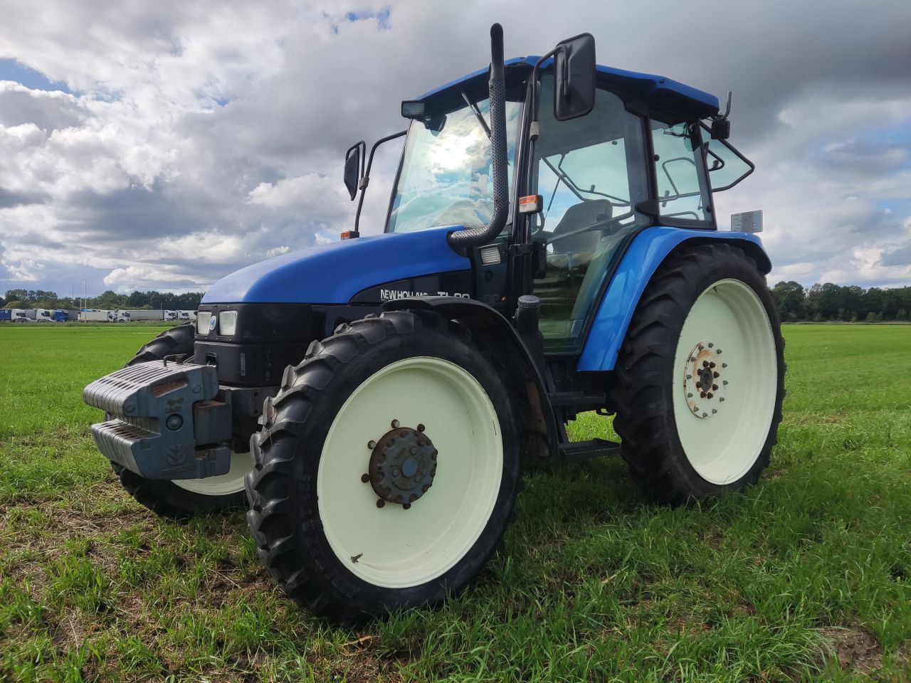 NEW HOLLAND tractor (type TL90, 90 pk, 5.768 uur, 4WD,)