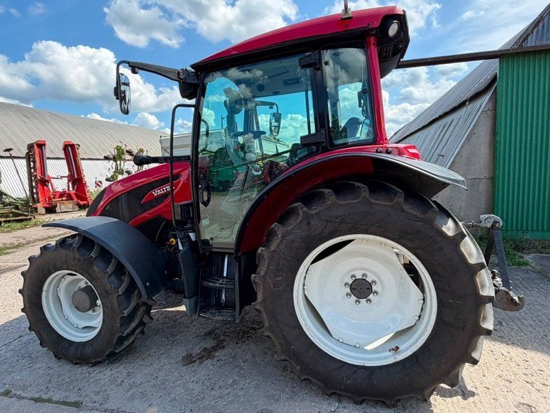 Valtra A 104