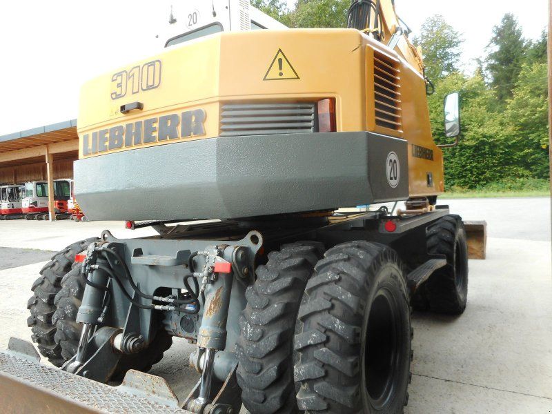 Liebherr A310B ( 12.000kg ) hydr. SW + 2 Löffel