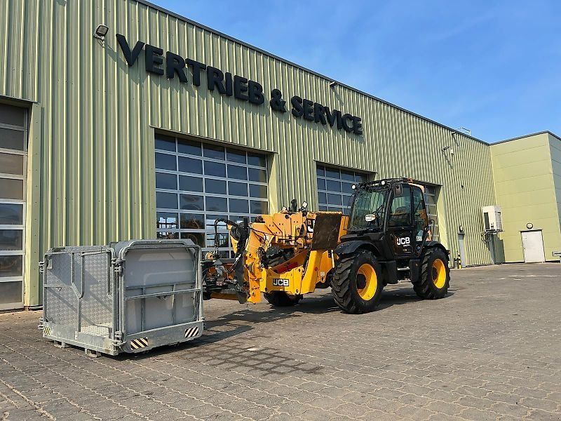 JCB 540-180 mit Personenkorb